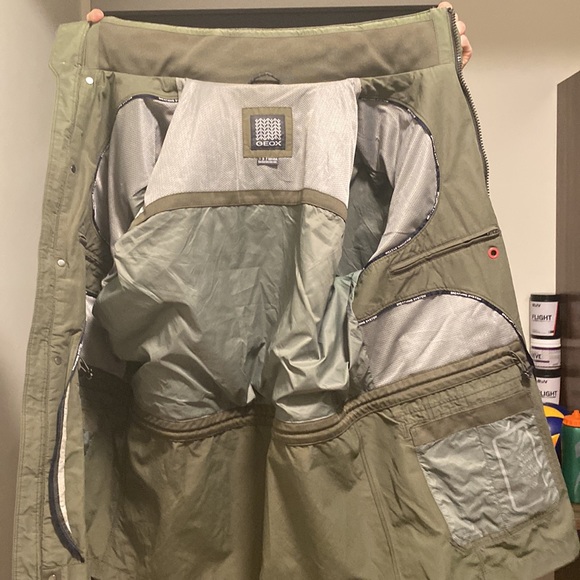 Geox Jacket/Windbreaker great condition. Barely worn - Picture 2 of 4